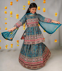 Teal geometric printed short kurta and skirt set with matching dupatta