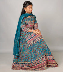 Teal geometric printed short kurta and skirt set with matching dupatta