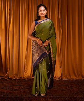 Green Handloom Soft Silk Saree With Kamalam Buttas
