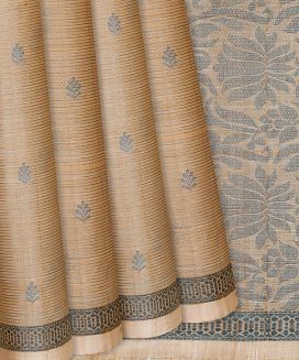 Light Peach Handloom Soft Silk Saree With Floral Motifs
