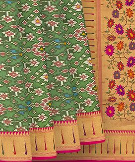 Green Handwoven Benarasi Silk Saree With Tie & Dye Motifs & Pink Zari Border, Pallu
