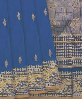 Blue Handwoven `AiswaryaPookal' Kanchipuram Silk Saree