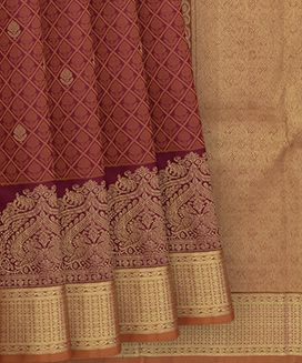 Red Handwoven Kanchipuram Silk saree With Floral Motifs
